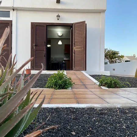 Casita De Marta Lanzarote * קוסטה טגוויסה